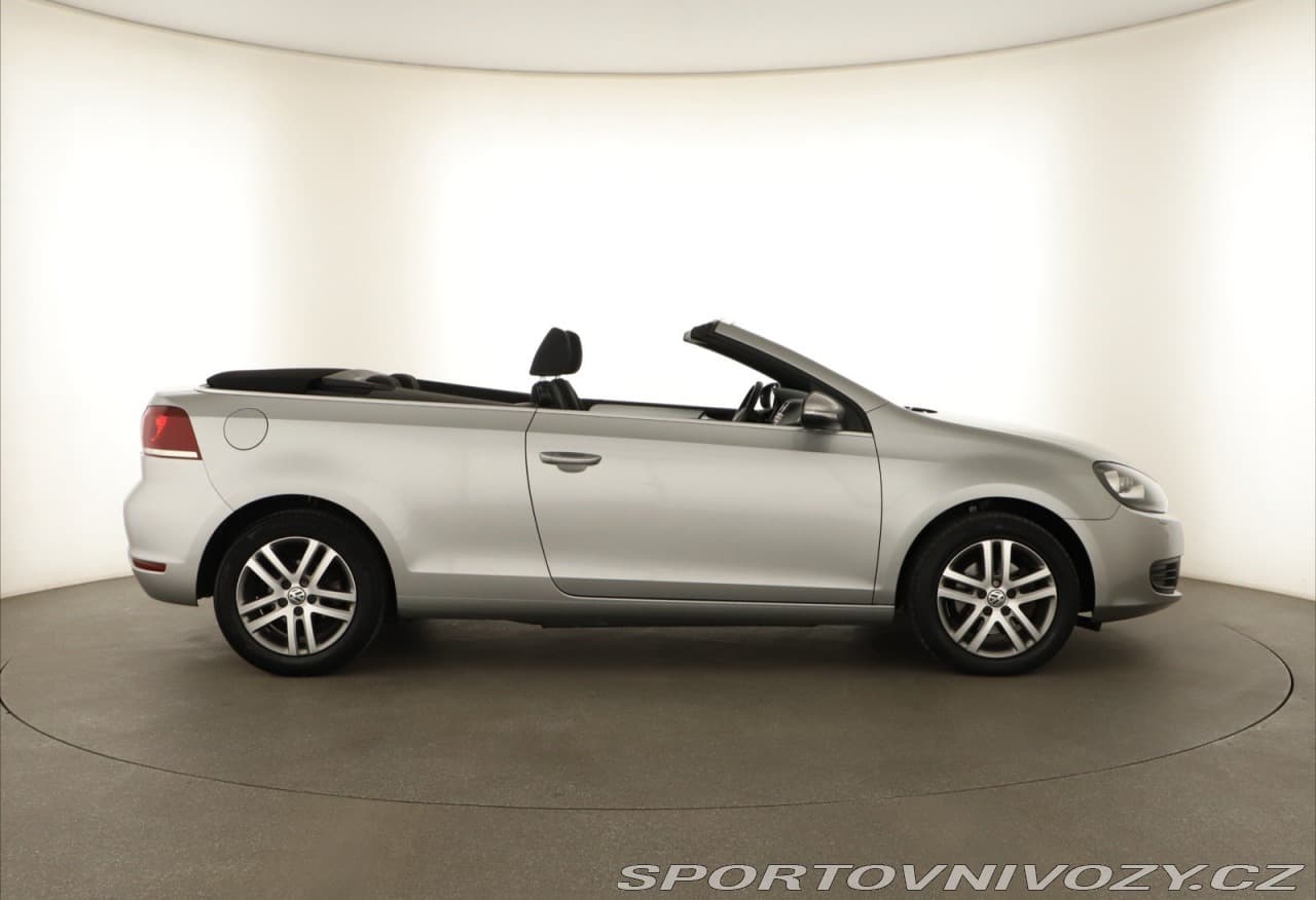 2011 Volkswagen GOLF - 11