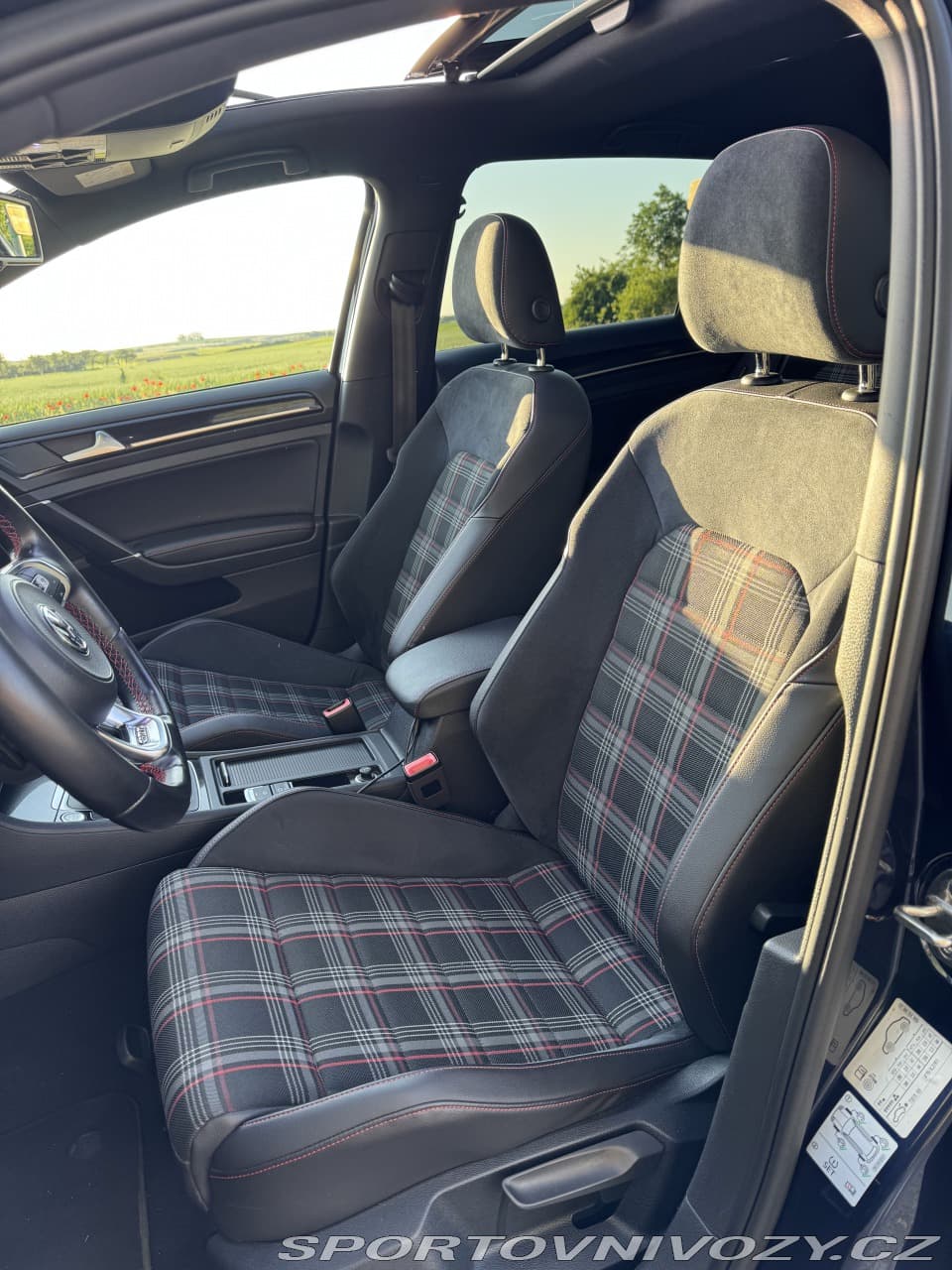 2016 Volkswagen GOLF - 25