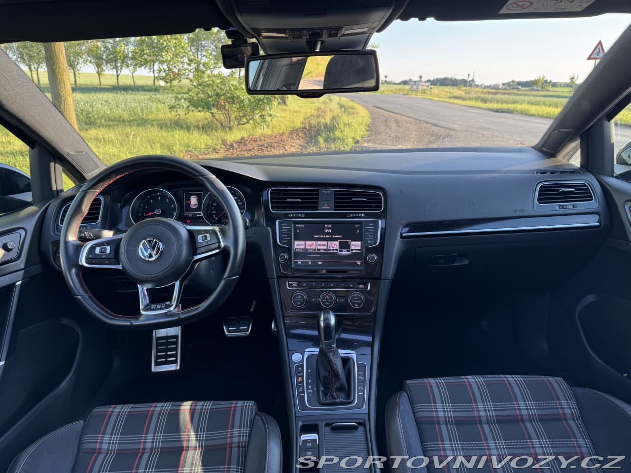 2016 Volkswagen GOLF - 27