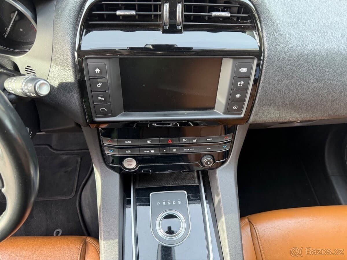2017 Jaguar F-PACE - 35