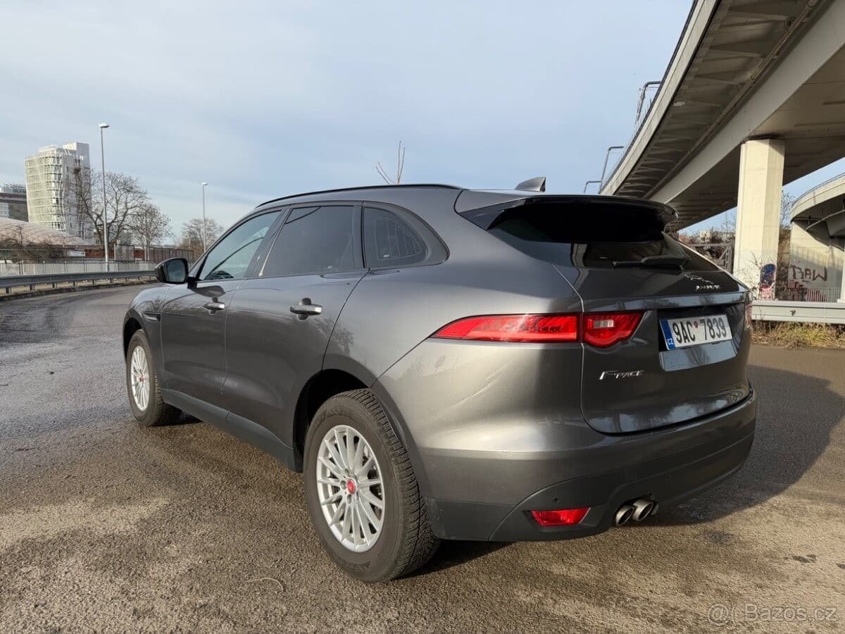 2017 Jaguar F-PACE - 9
