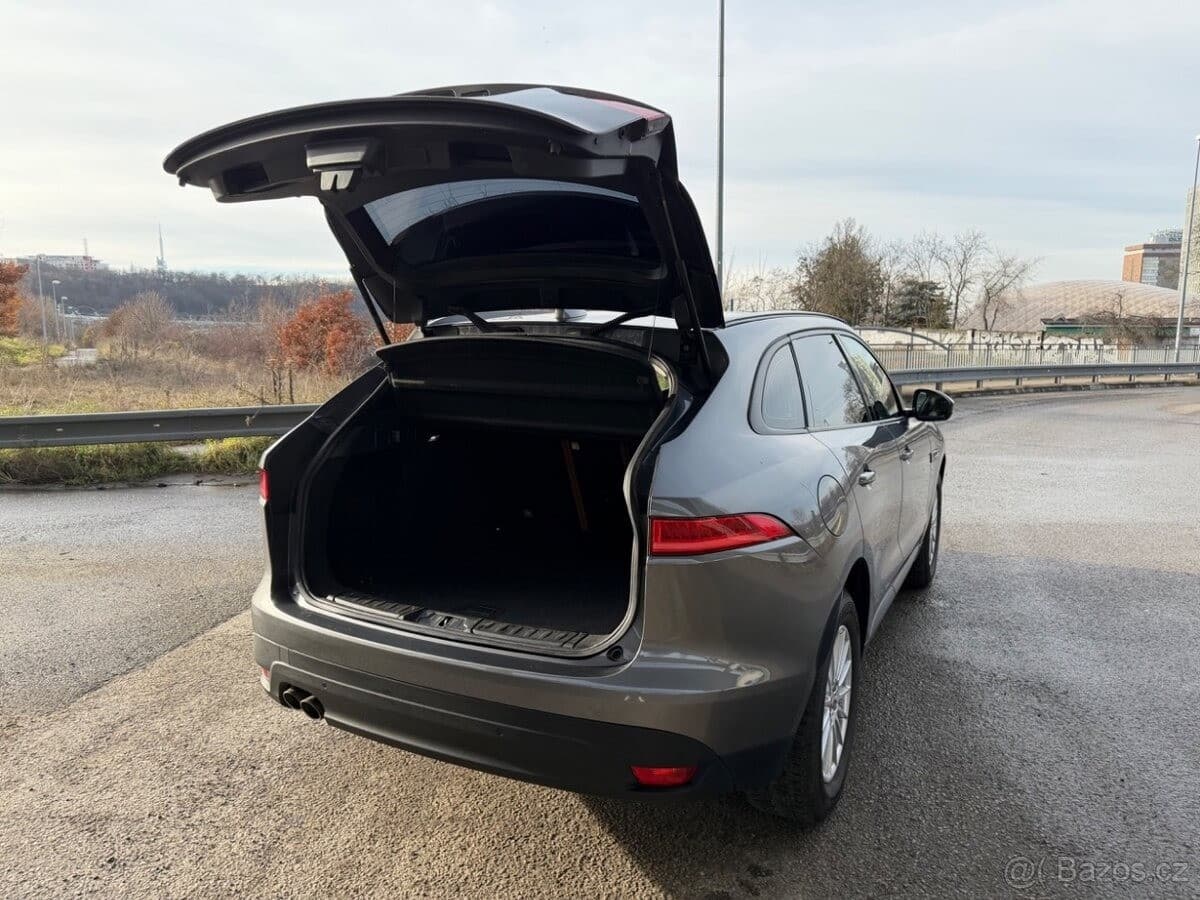 2017 Jaguar F-PACE - 11