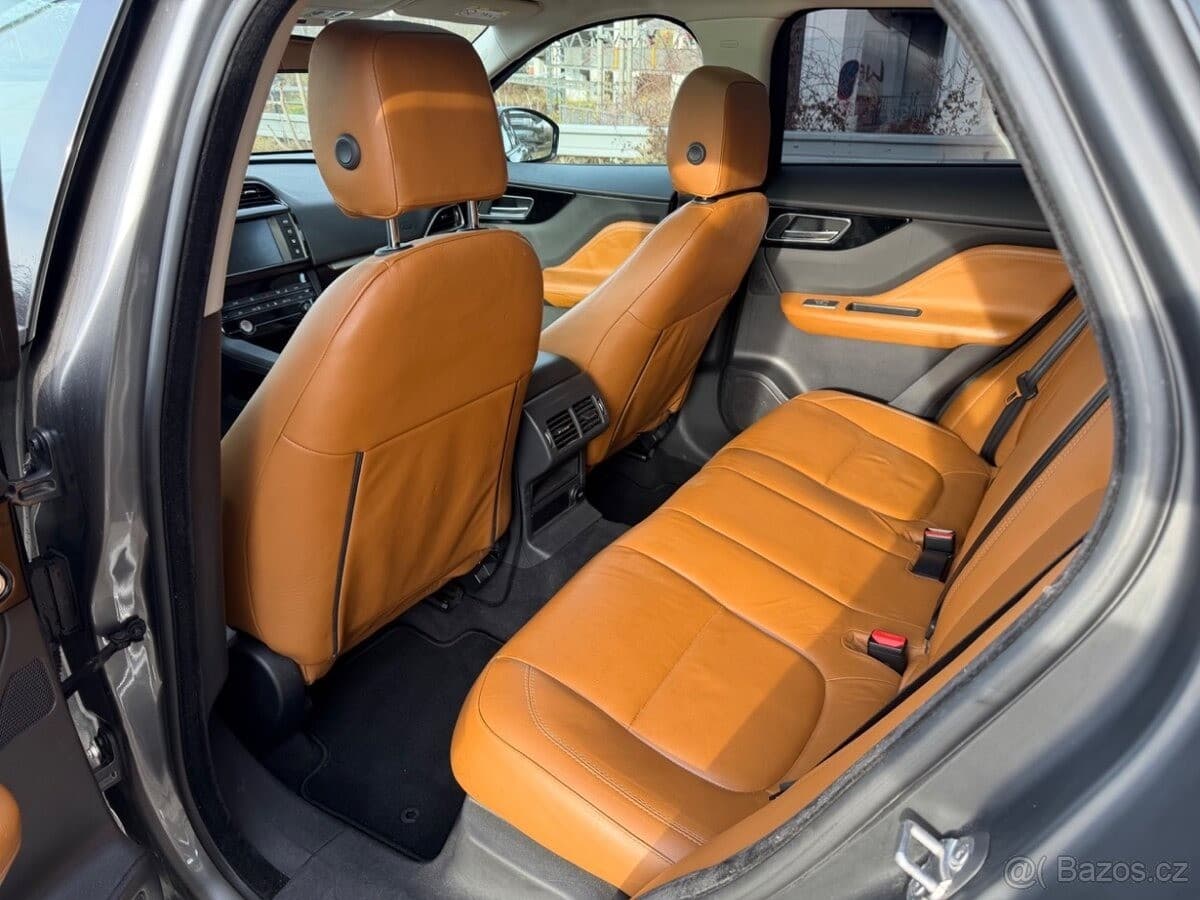 2017 Jaguar F-PACE - 17