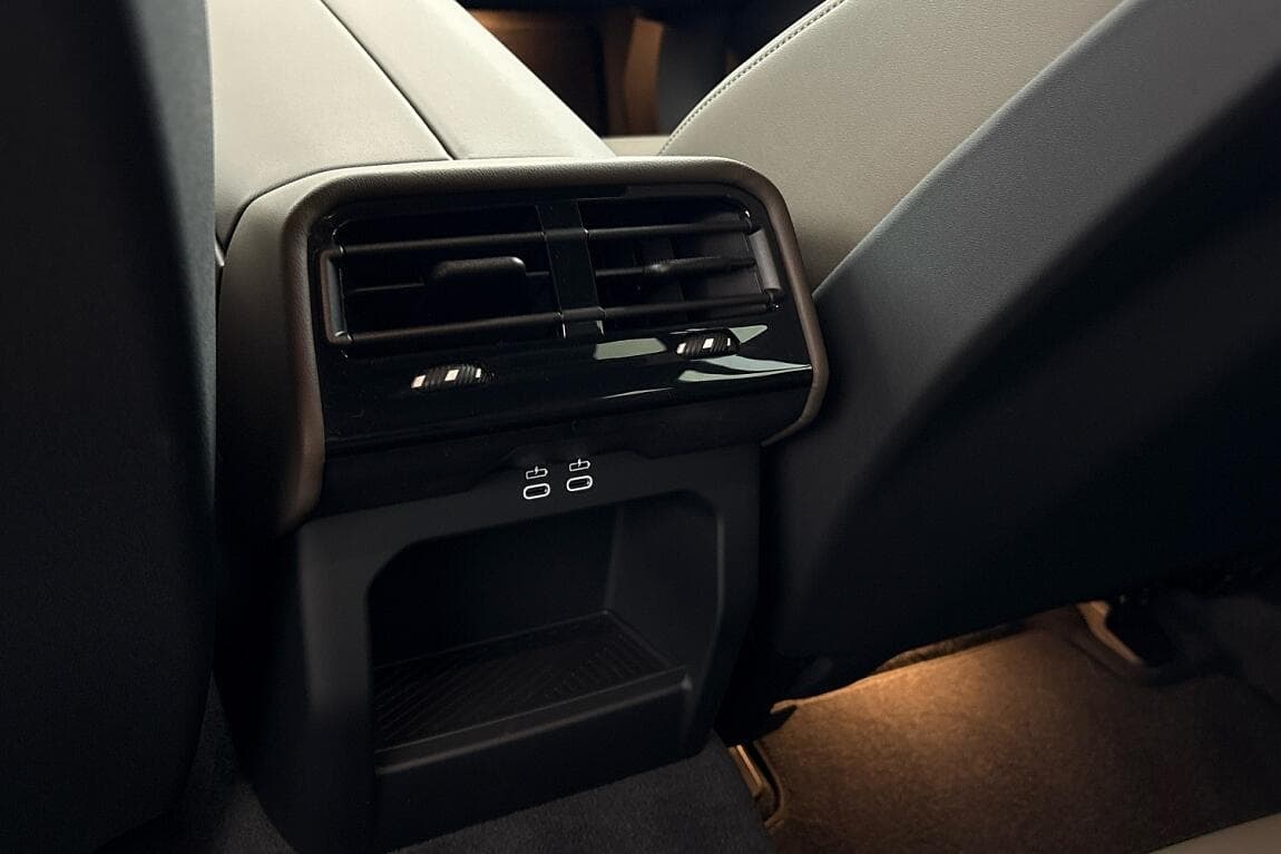 2025 BMW 5-SERIES - 46