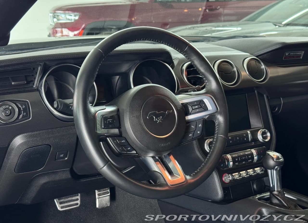 2022 Ford MUSTANG - 33