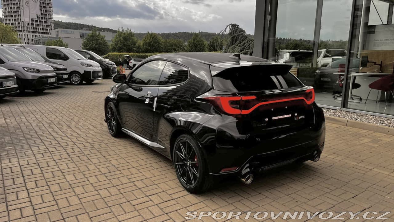 2025 Toyota YARIS - 5