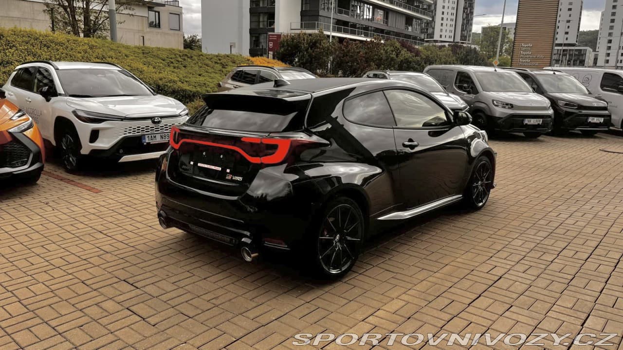 2025 Toyota YARIS - 9