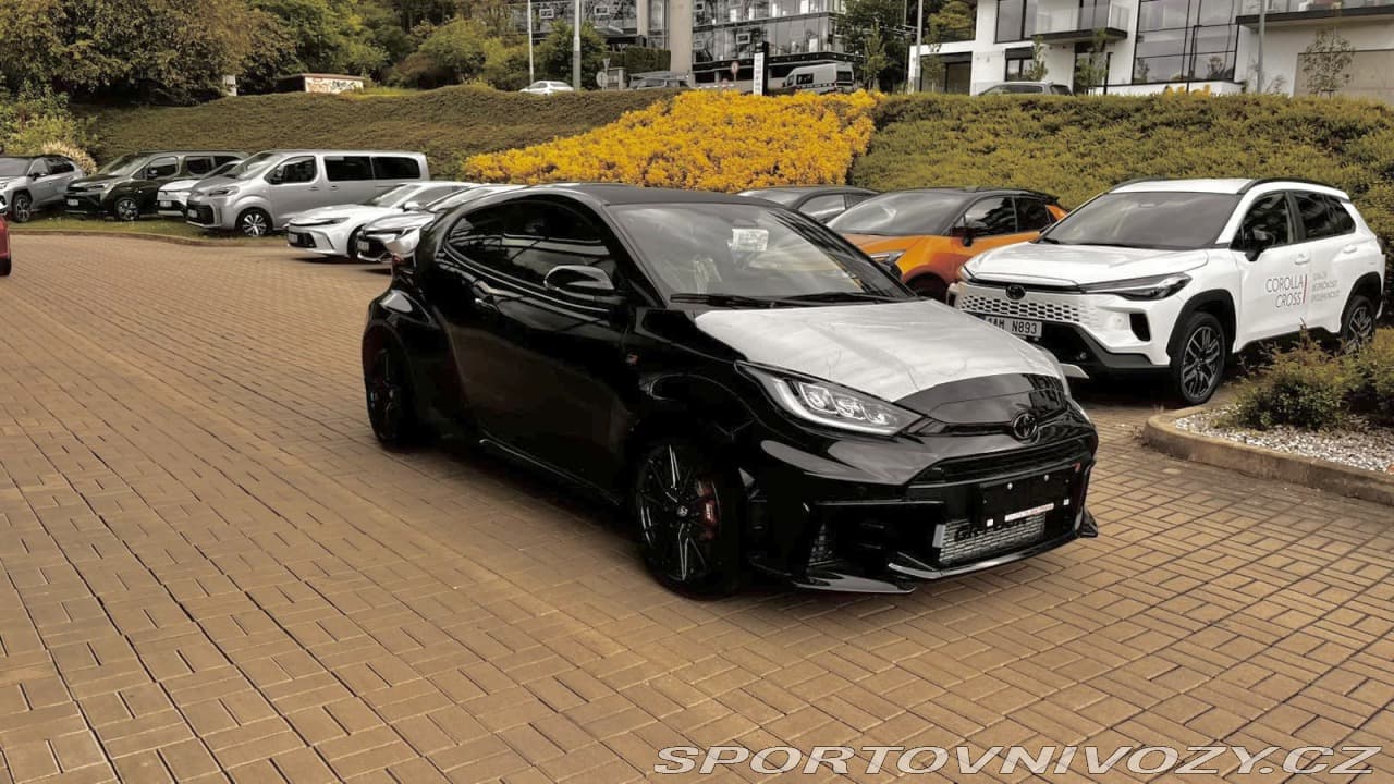 2025 Toyota YARIS - 13