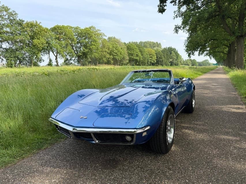 1968 Chevrolet CORVETTE - 11