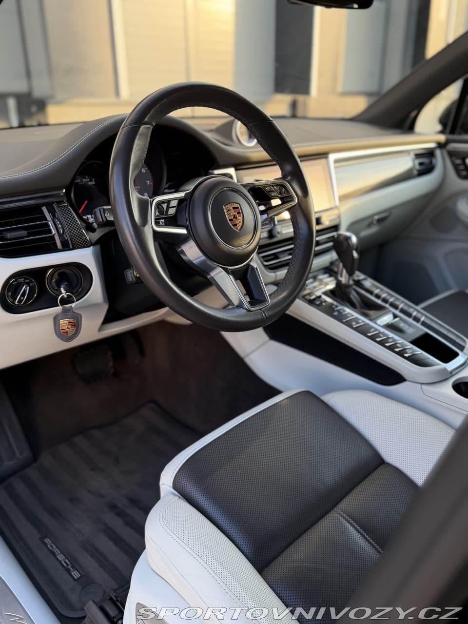 2019 Porsche MACAN - 16