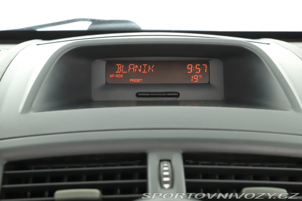 2005 Renault MEGANE - 11
