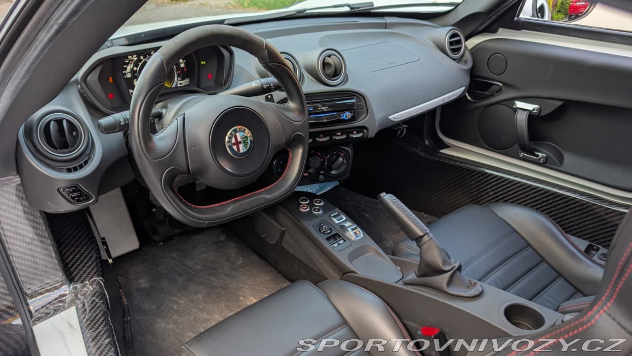 2016 Alfa Romeo 4C - 10