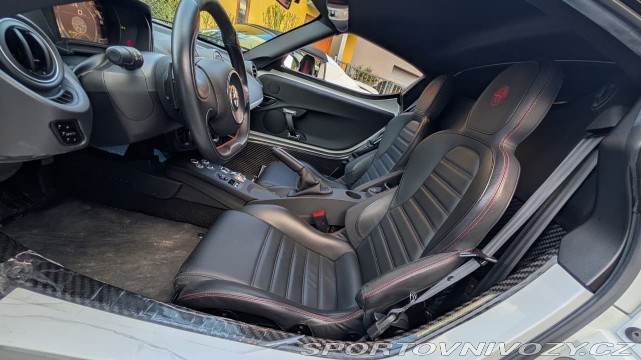 2016 Alfa Romeo 4C - 13