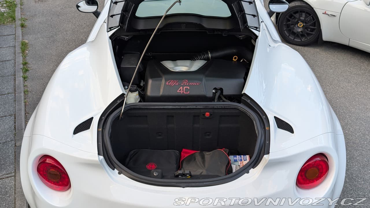 2016 Alfa Romeo 4C - 5