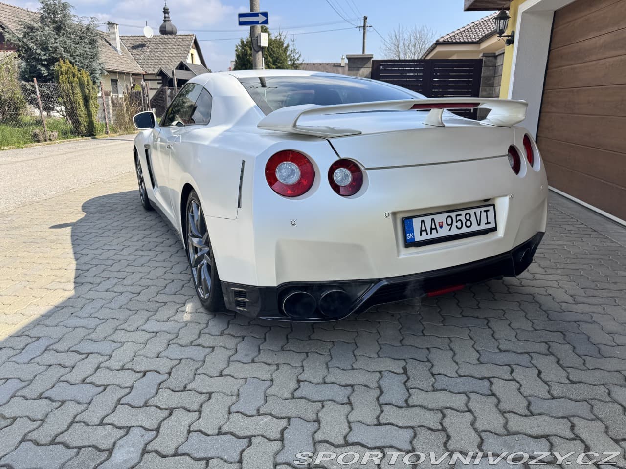 2011 Nissan GT-R - 3