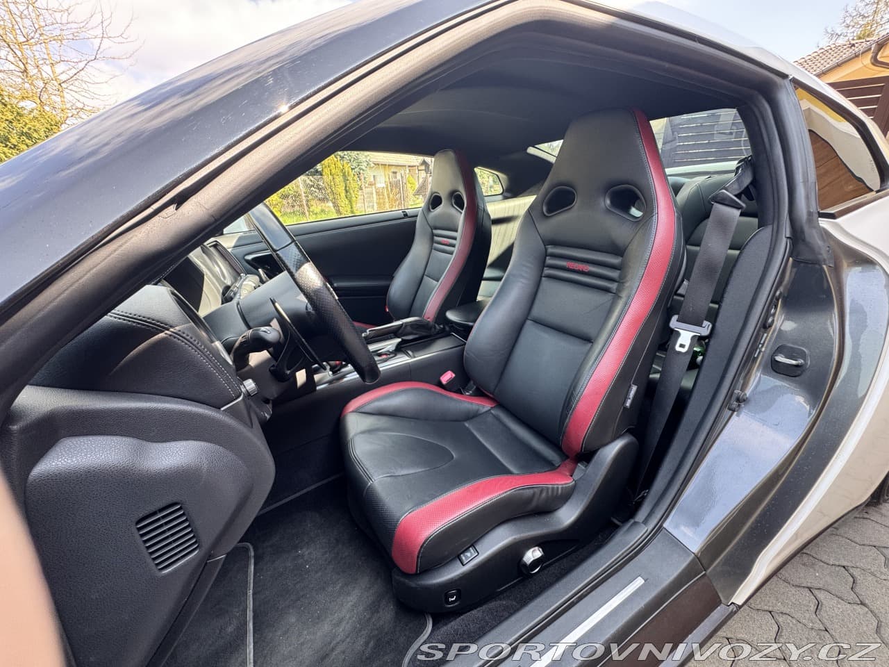 2011 Nissan GT-R - 6
