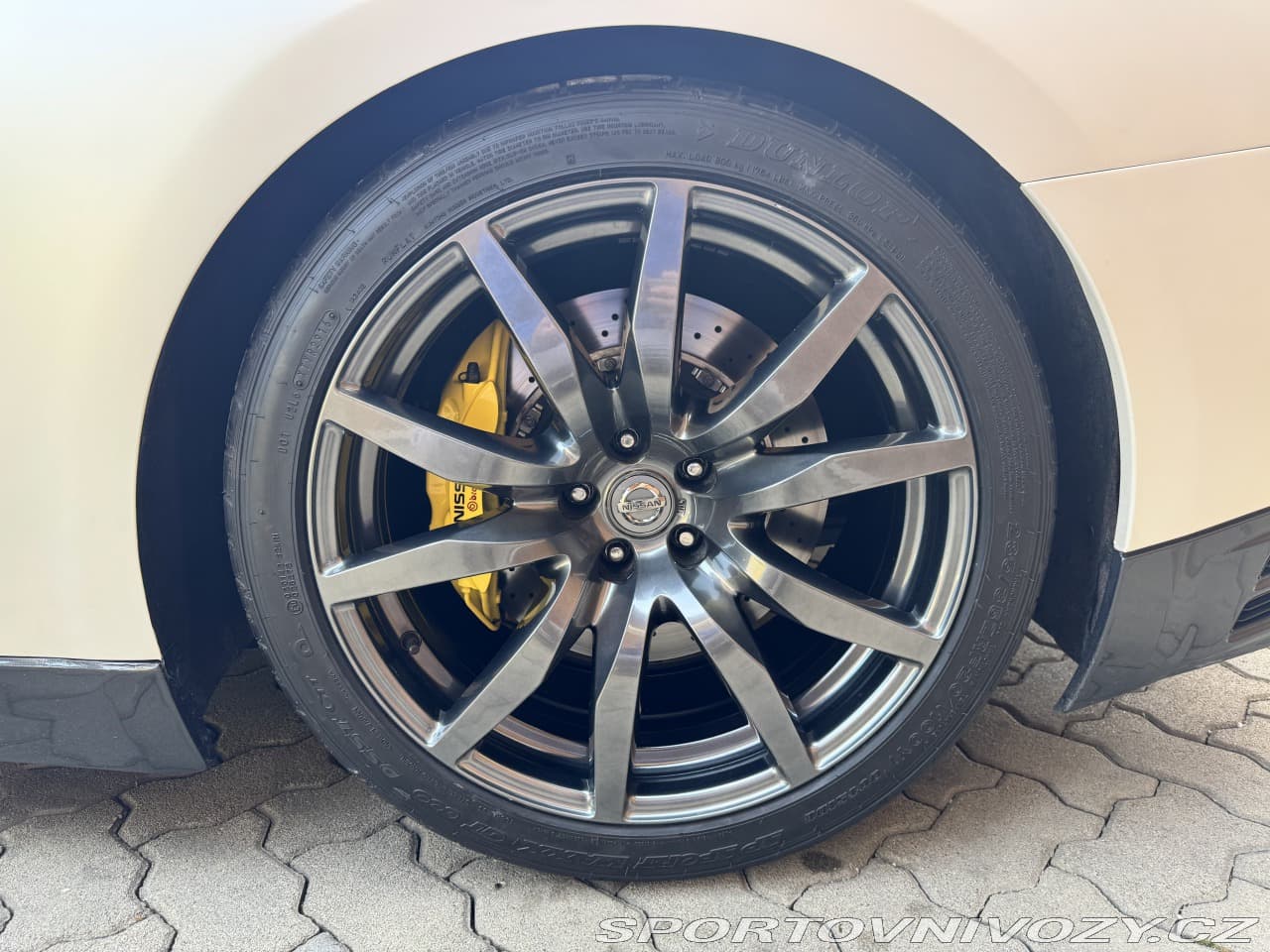 2011 Nissan GT-R - 9