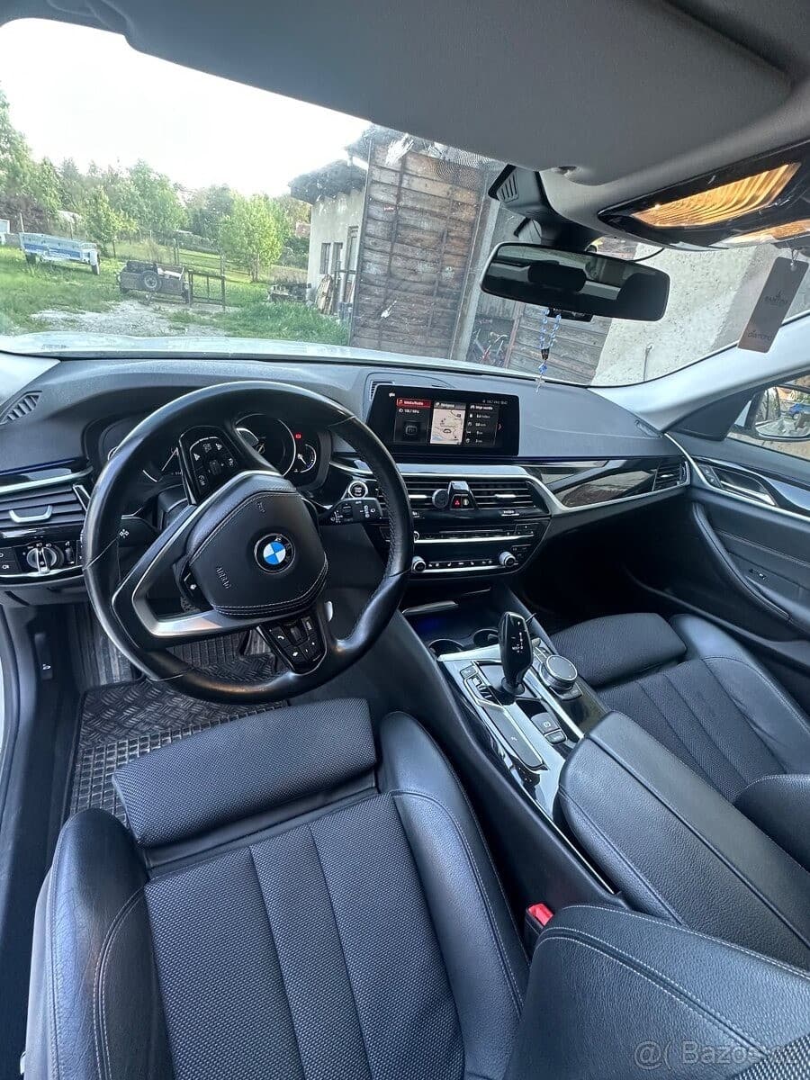 2017 BMW 5-SERIES - 5