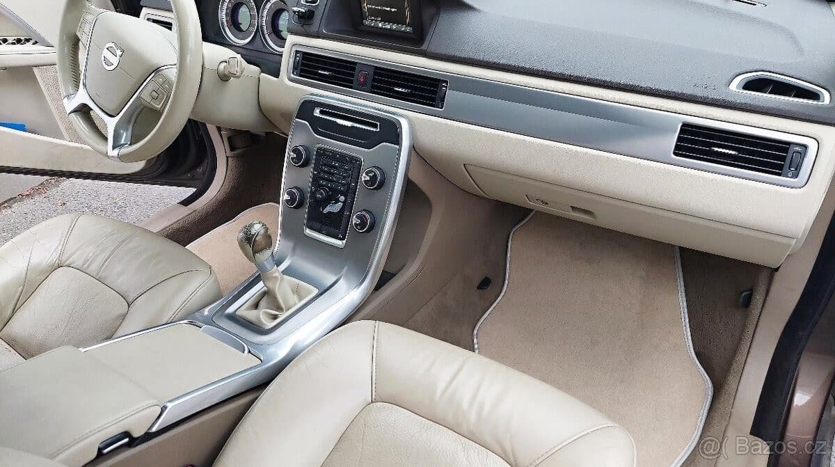 2013 Volvo V70 - 25