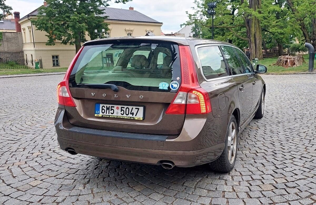 2013 Volvo V70 - 33