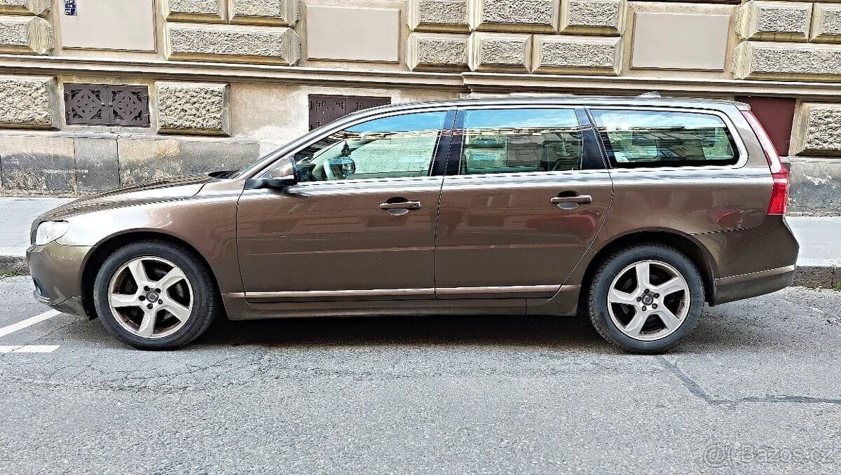 2013 Volvo V70 - 9