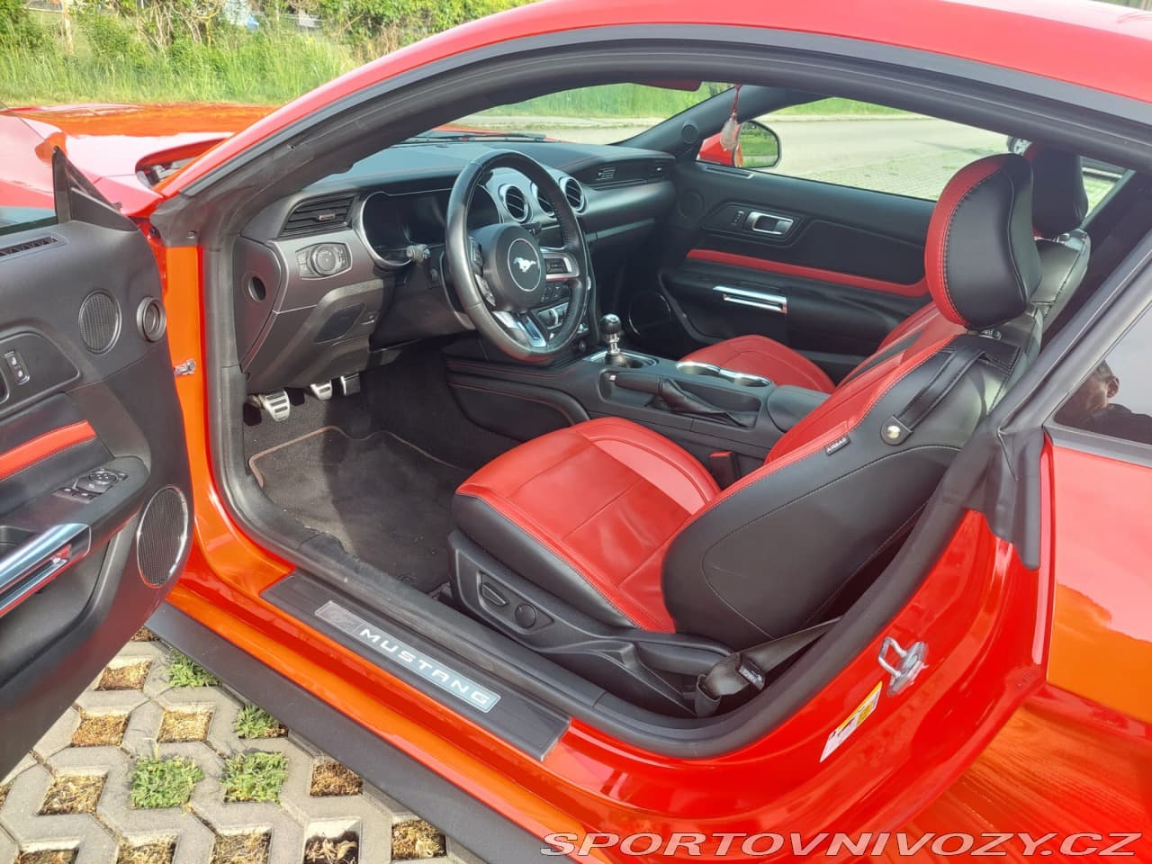 2020 Ford MUSTANG - 11