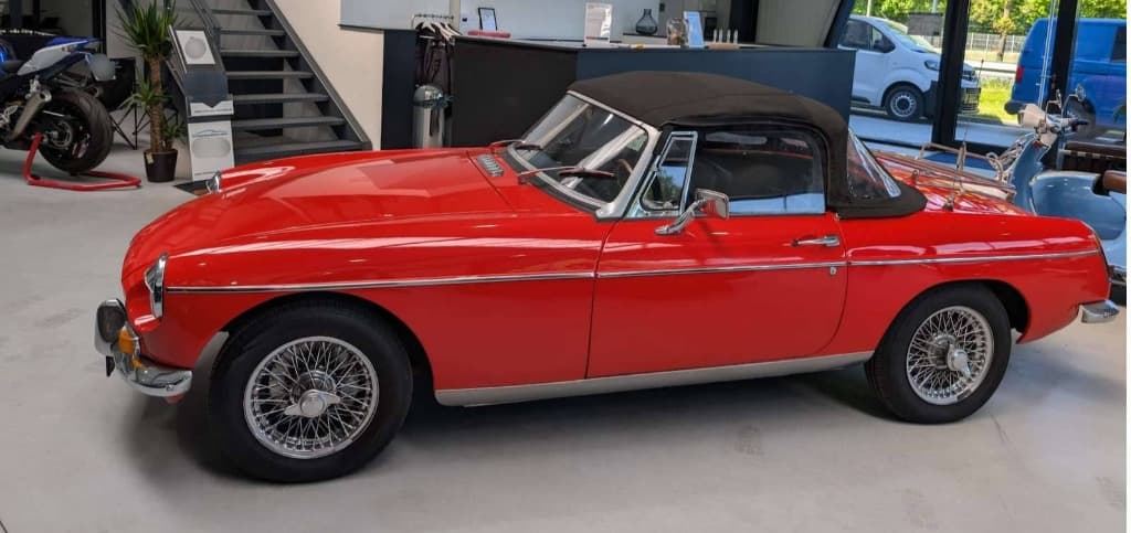 1964 MG MGB - 13