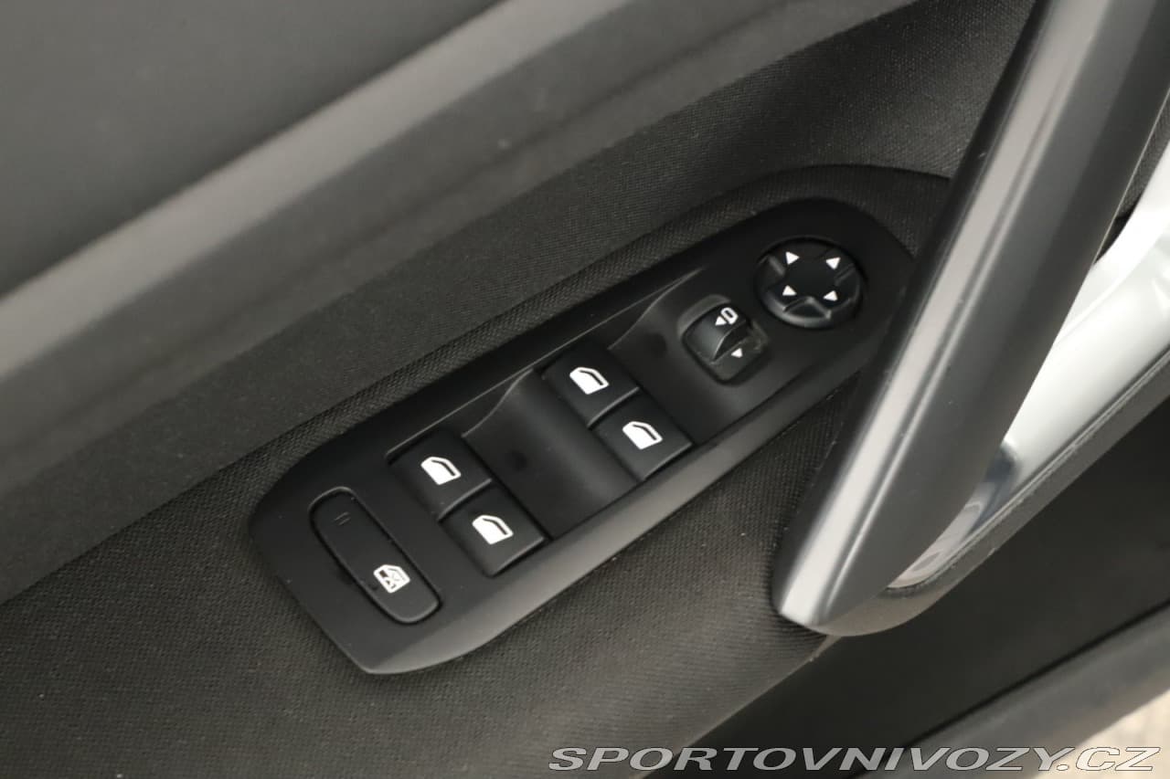 2016 Peugeot 308 - 11