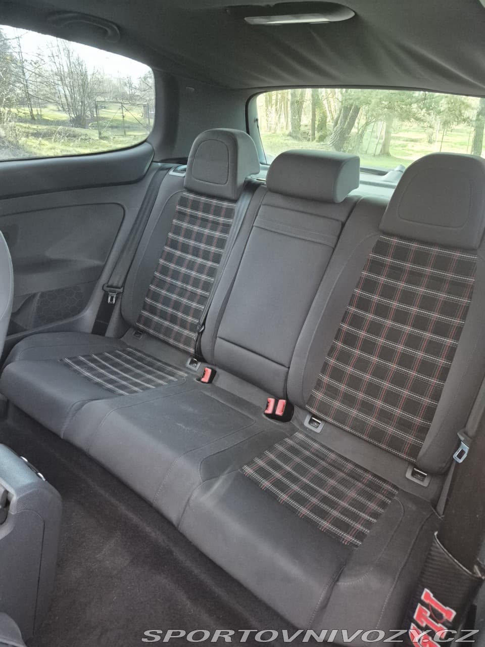 2005 Volkswagen GOLF - 37