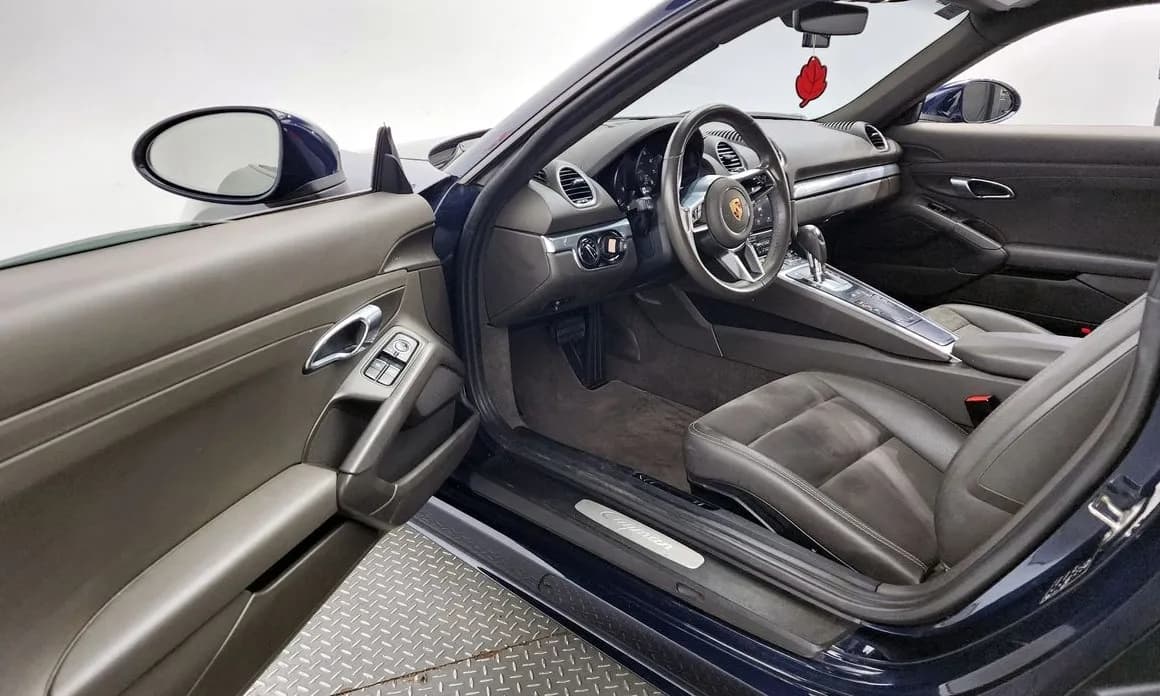 2017 Porsche CAYMAN - 25