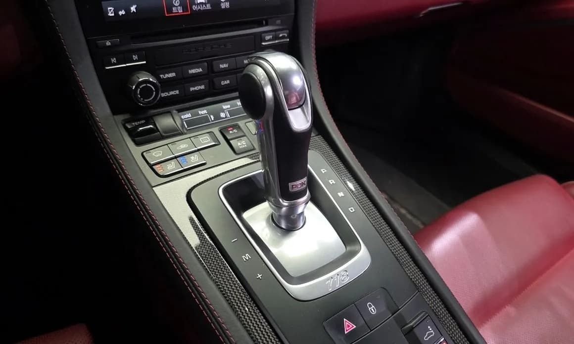 2019 Porsche CAYMAN - 17