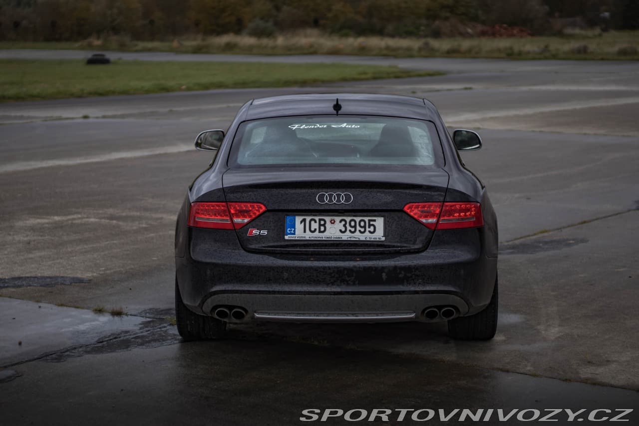2009 Audi S5 - 8