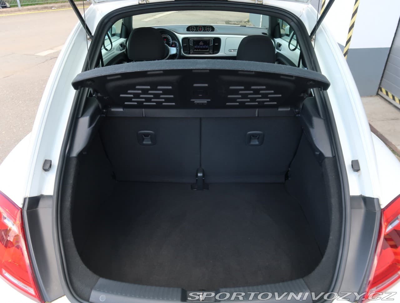 2015 Volkswagen BEETLE - 49