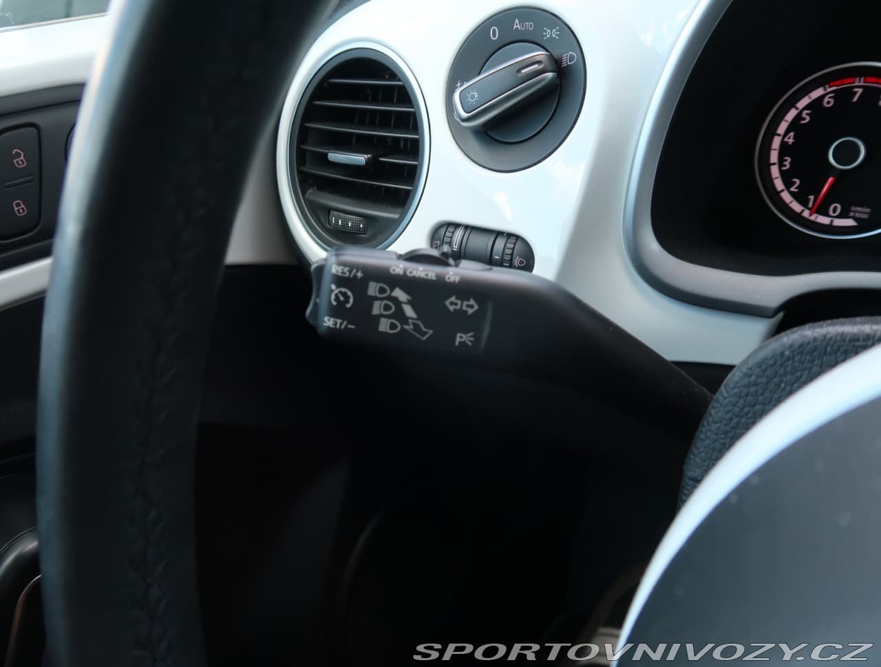 2015 Volkswagen BEETLE - 61