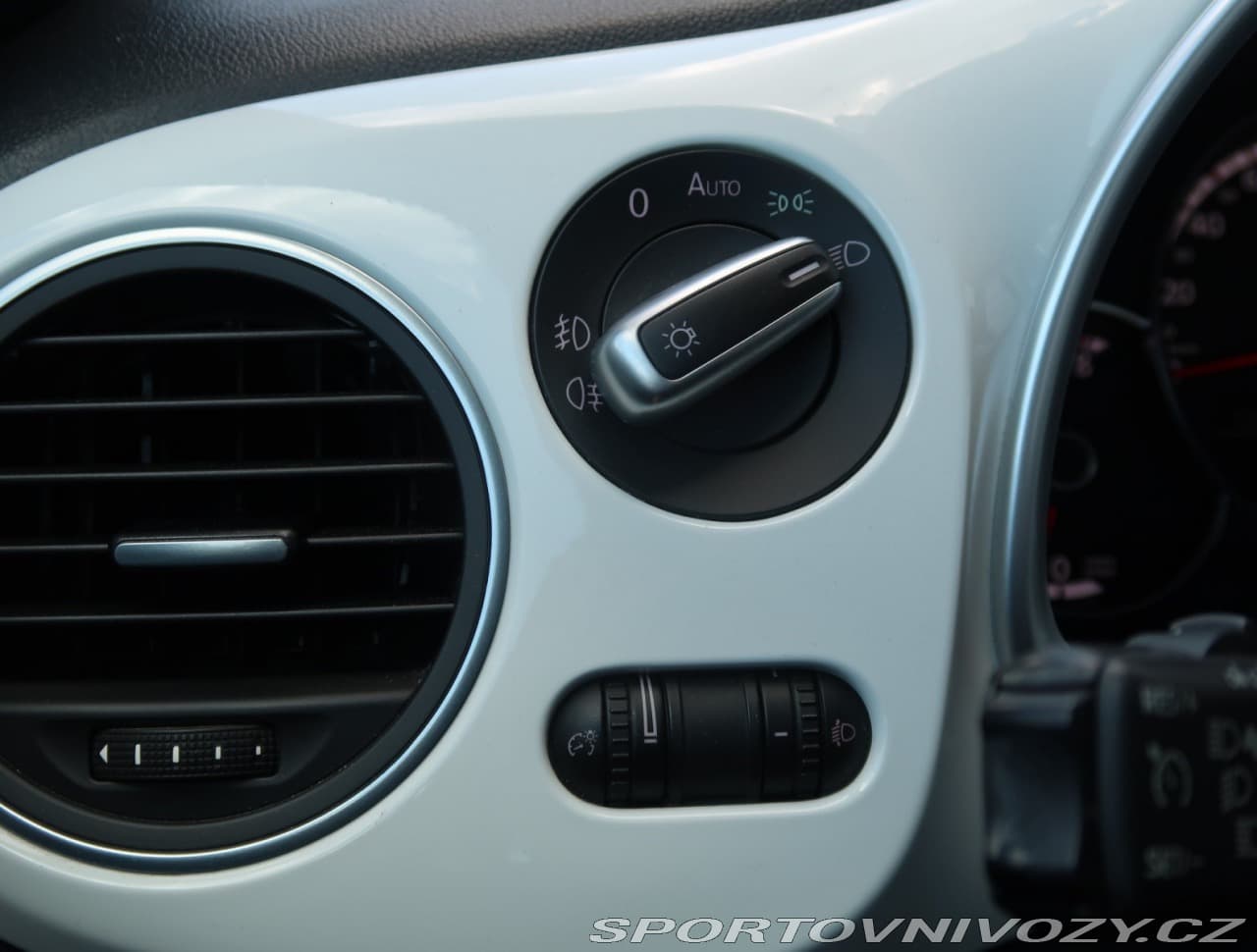 2015 Volkswagen BEETLE - 65