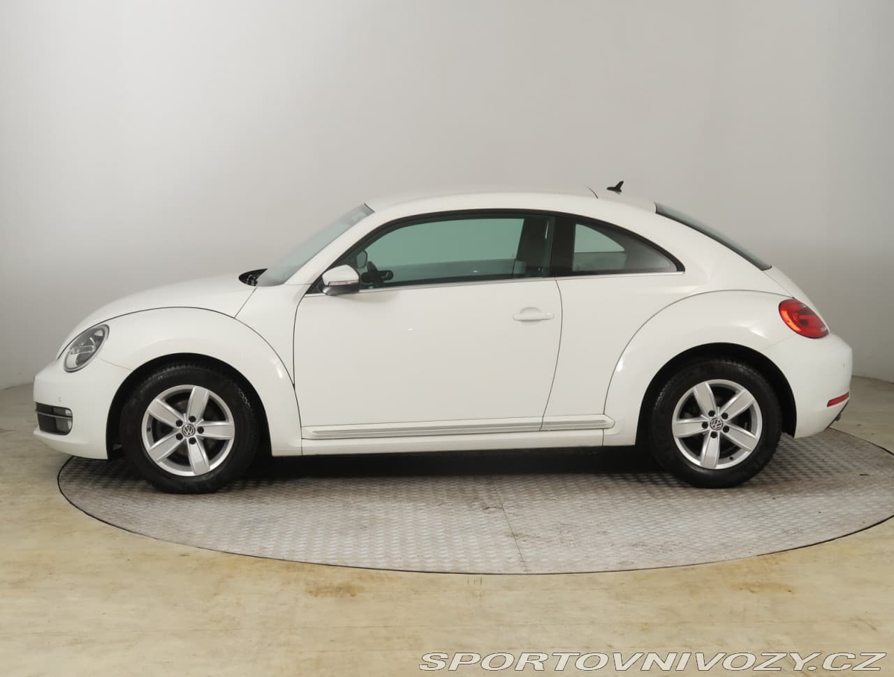 2015 Volkswagen BEETLE - 9