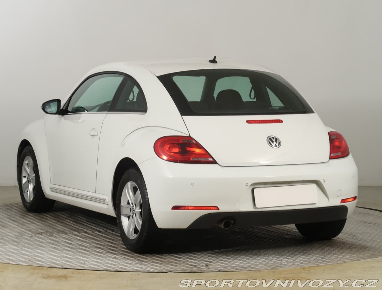 2015 Volkswagen BEETLE - 13