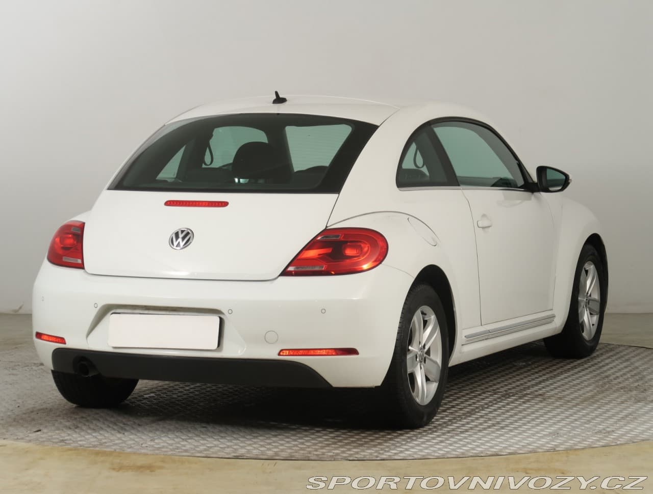 2015 Volkswagen BEETLE - 17
