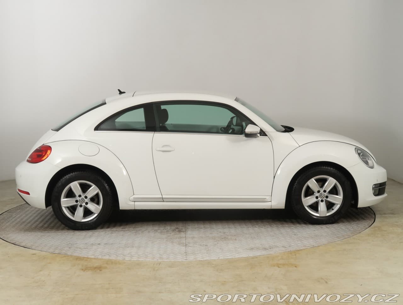 2015 Volkswagen BEETLE - 21