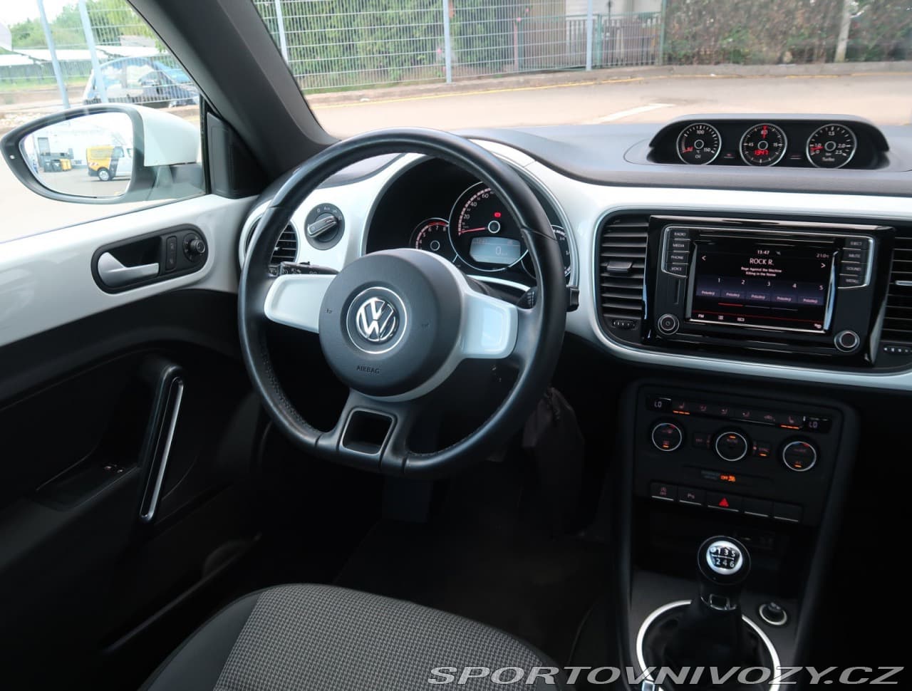 2015 Volkswagen BEETLE - 25
