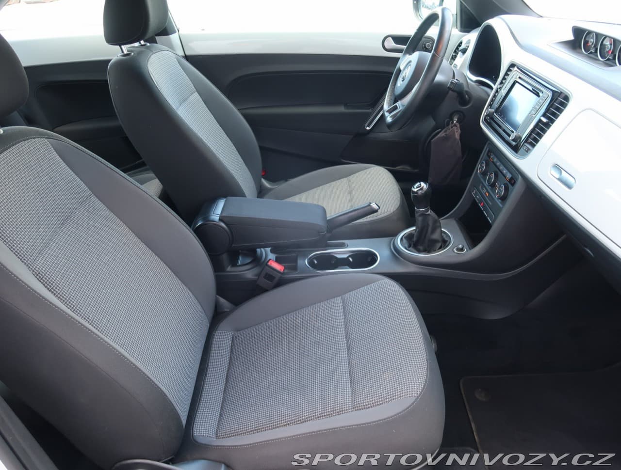 2015 Volkswagen BEETLE - 33