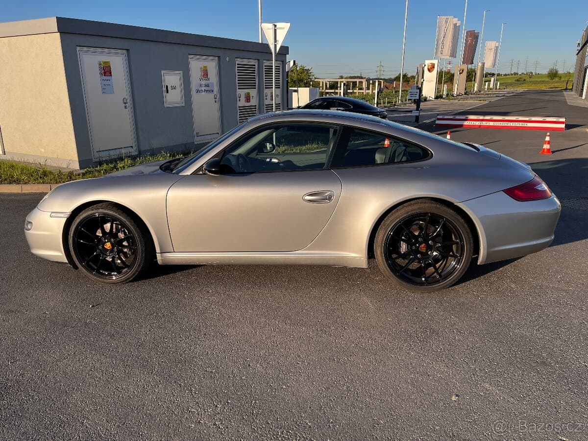 2005 Porsche 911 - 17
