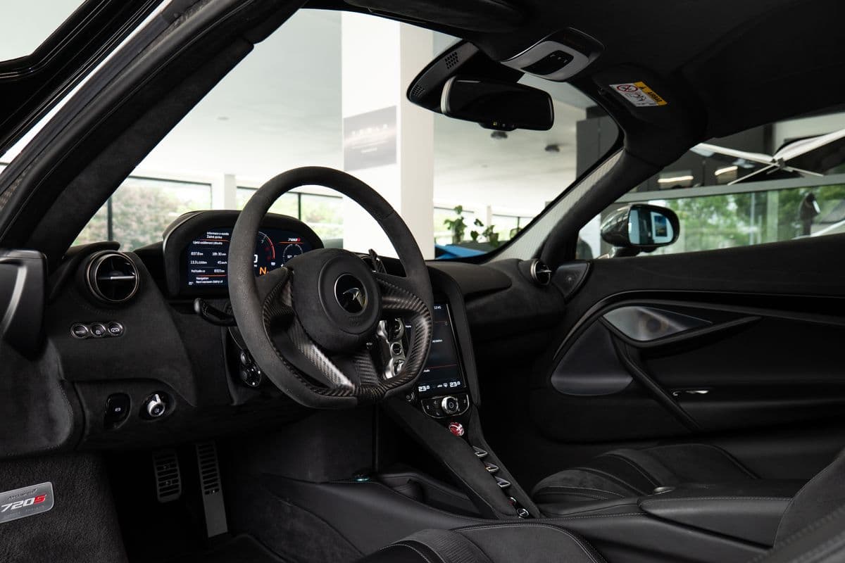 2022 McLaren 720S - 17