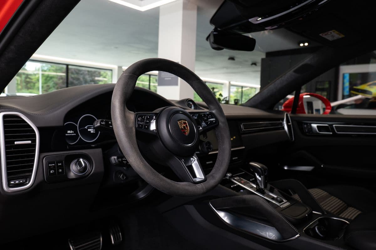 2019 Porsche CAYENNE - 17