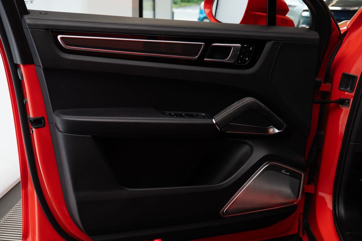 2019 Porsche CAYENNE - 25