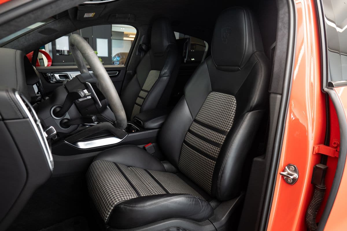 2019 Porsche CAYENNE - 29