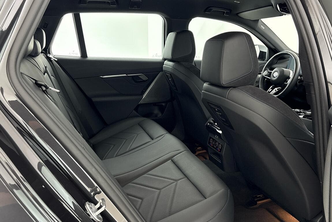 2025 BMW 5-SERIES - 41