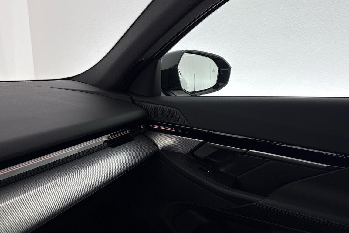 2025 BMW 5-SERIES - 61