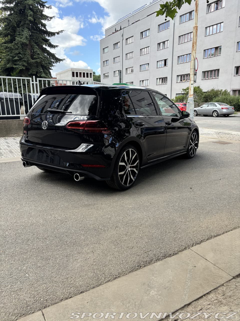 2017 Volkswagen GOLF - 16