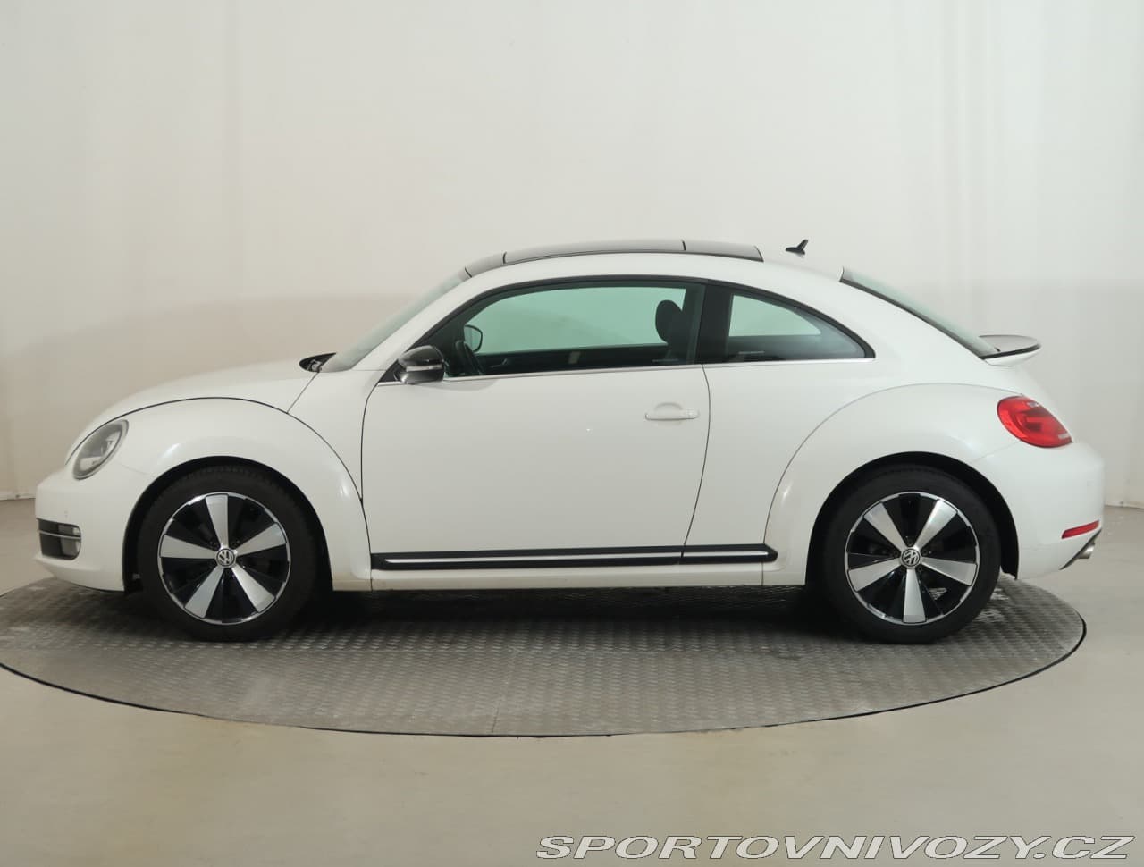 2012 Volkswagen BEETLE - 9
